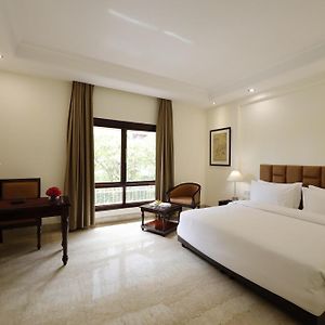 Deluxe Double Room Complimentary 11 Happy Hours